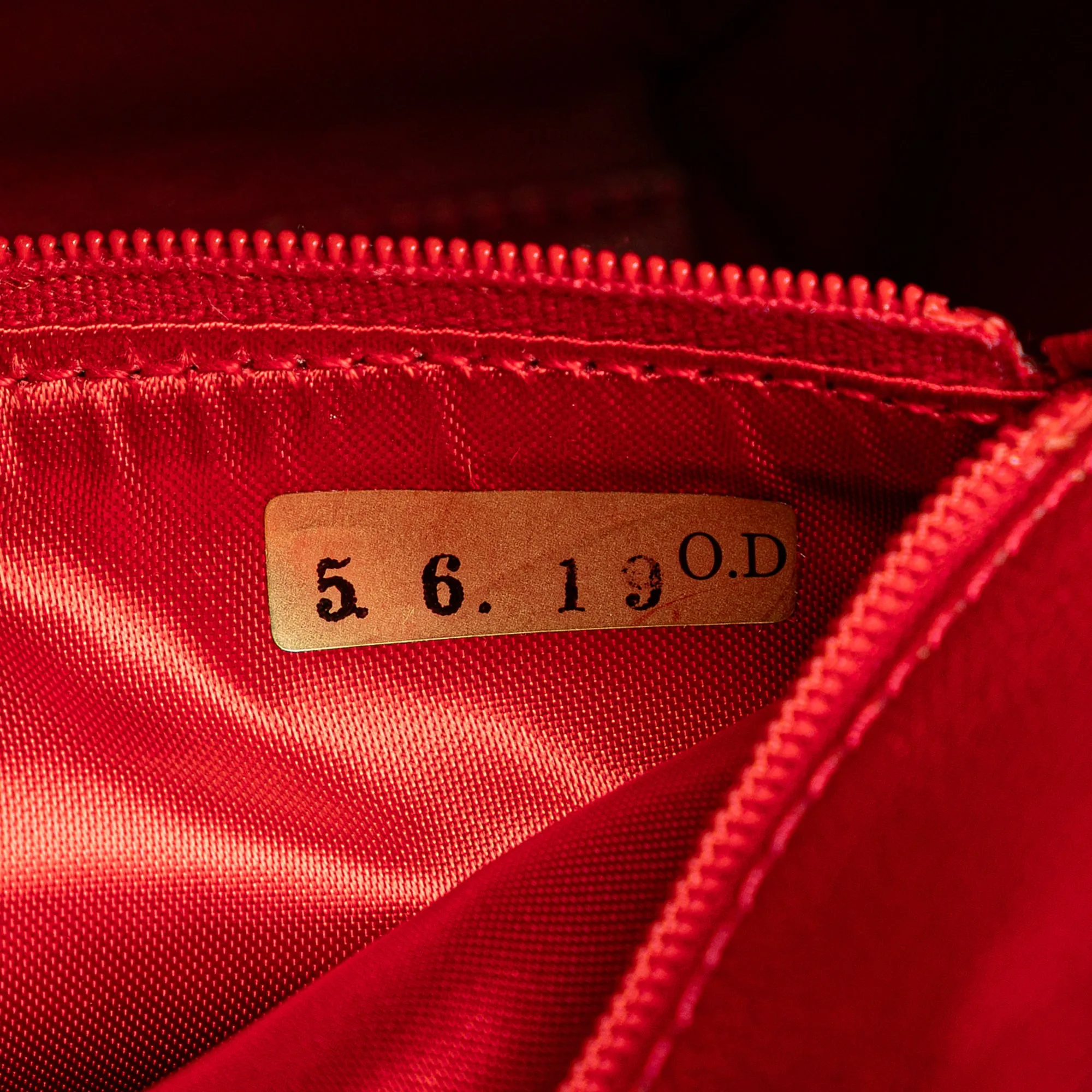 CC Quilted Caviar Chain Camera Bag