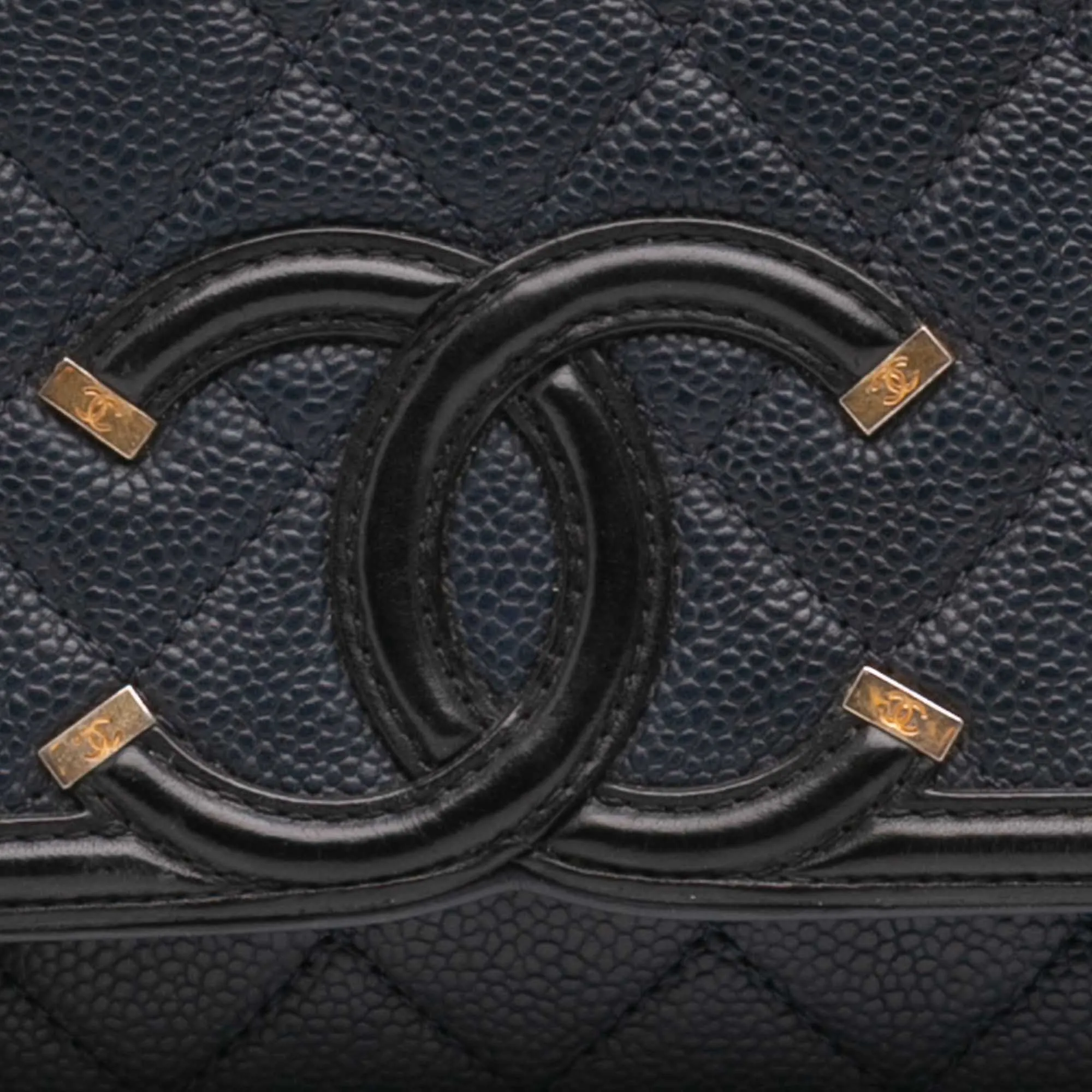 Medium Bicolor Caviar CC Filigree Flap
