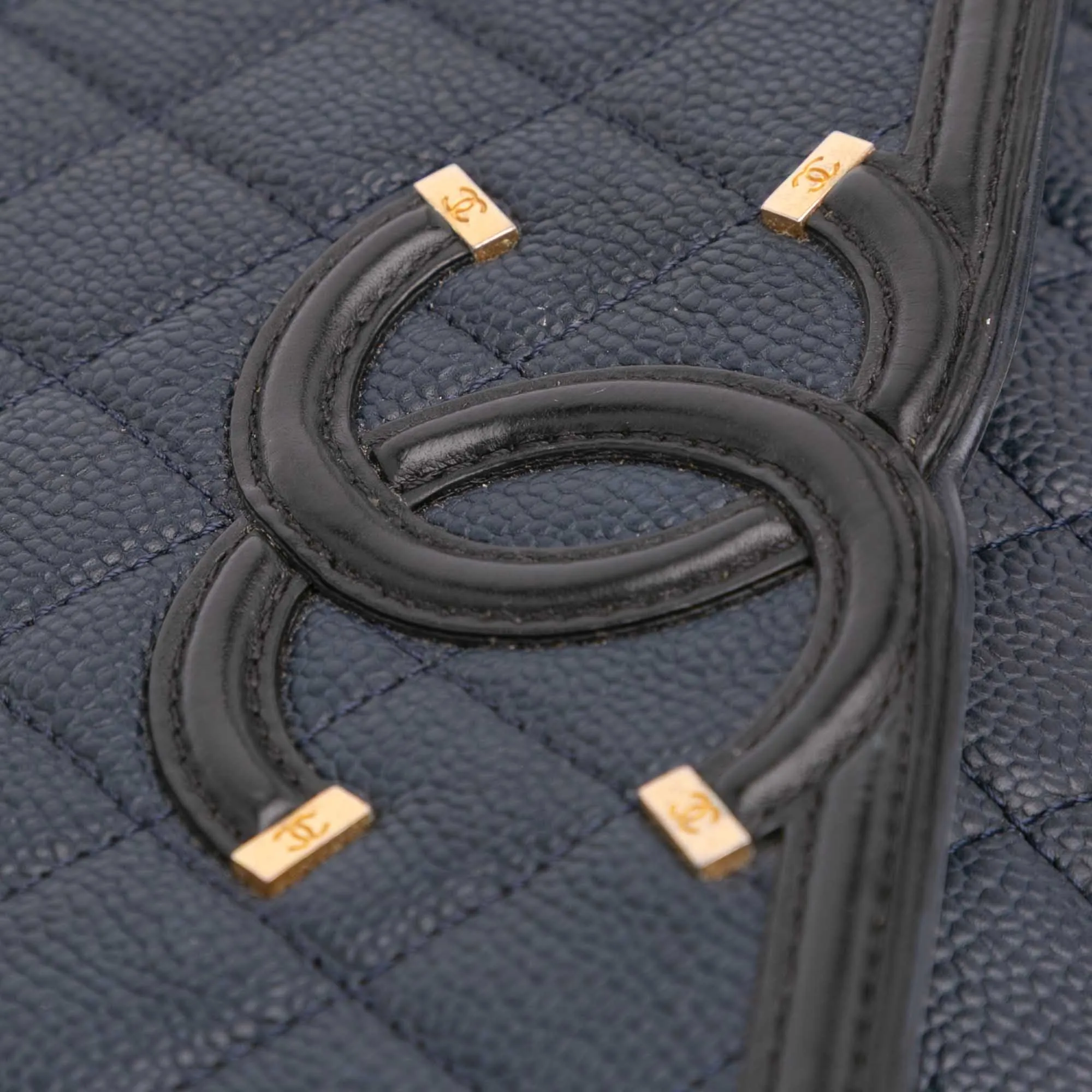 Medium Bicolor Caviar CC Filigree Flap