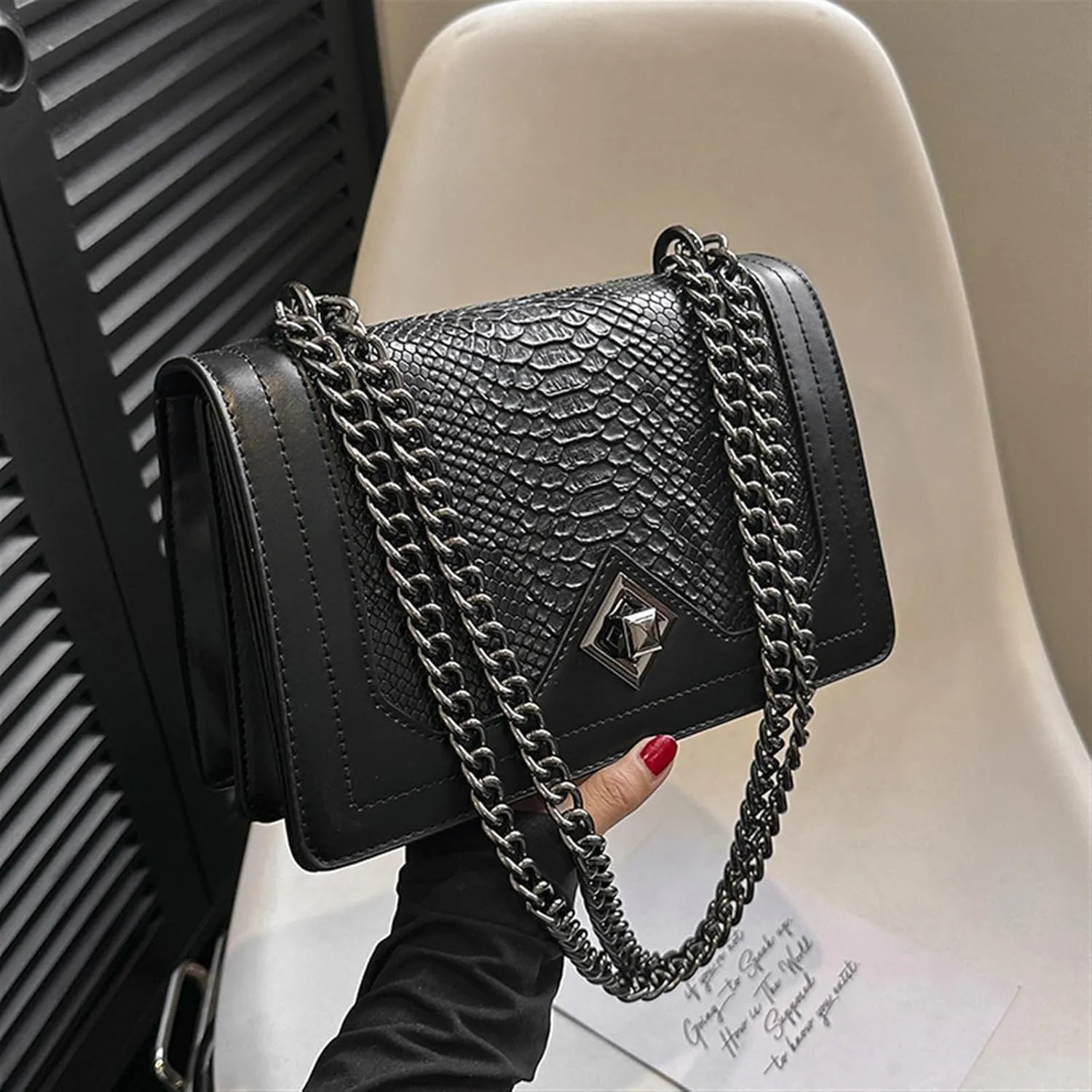 PU Leather Snakeskin Print Crossbody Chain Shoulder Bag, Fashion-Retro Women's Bag, Shoulder Bag (Black)