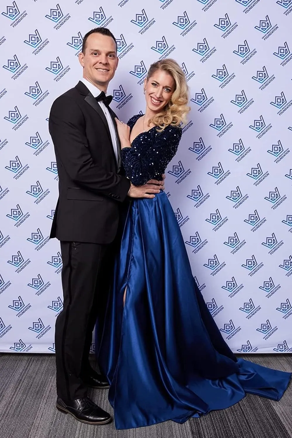 Sequin Ball Gowns Long Sleeve Prom Dress V Neck Satin A-Line for Women Formal Evening Dresses with Pockets