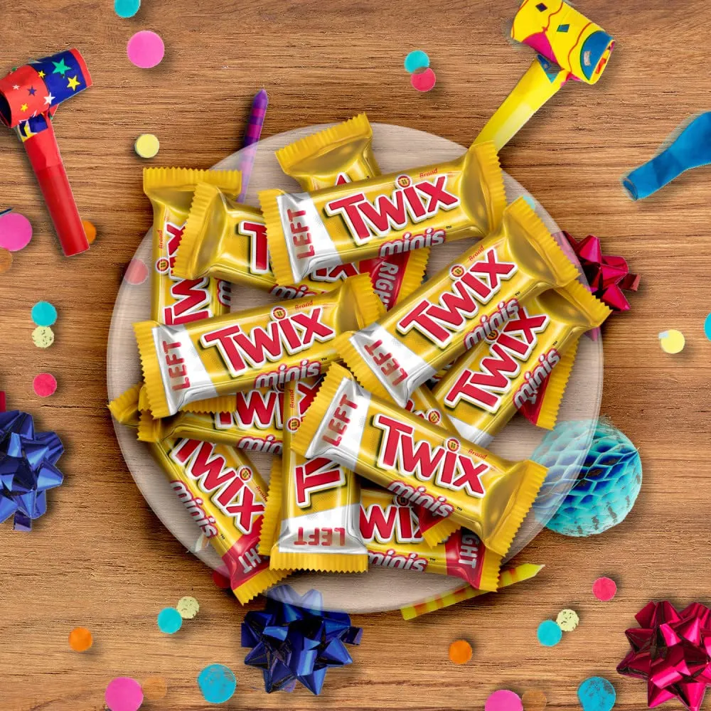 TWIX Chocolate Candy Bars Father’s Day Gift, Minis - Chocolate Cookie Caramel Candy Bag, 35.6 oz, 95 Pieces