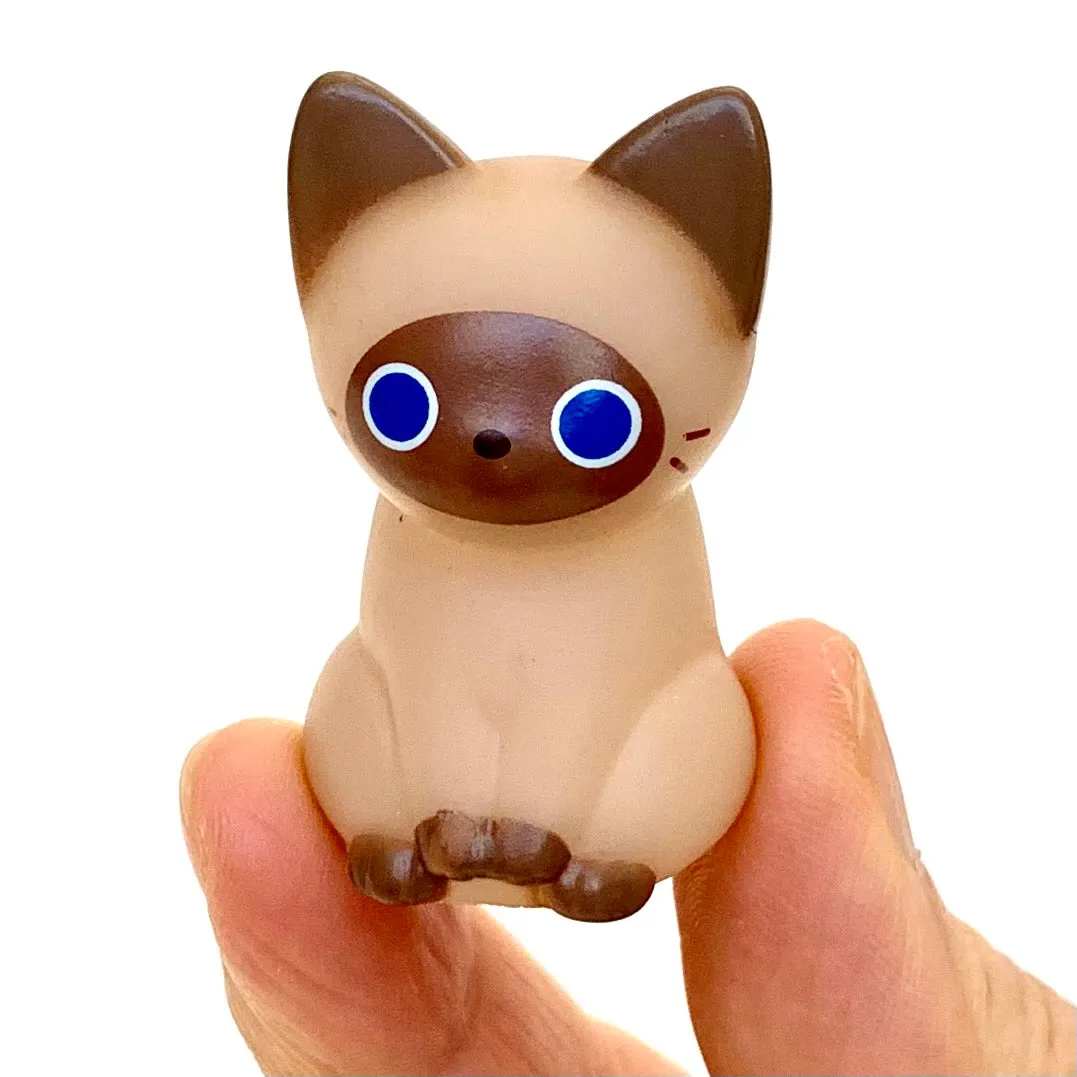 X 70887 CAT FIGURINES-DISCONTINUED