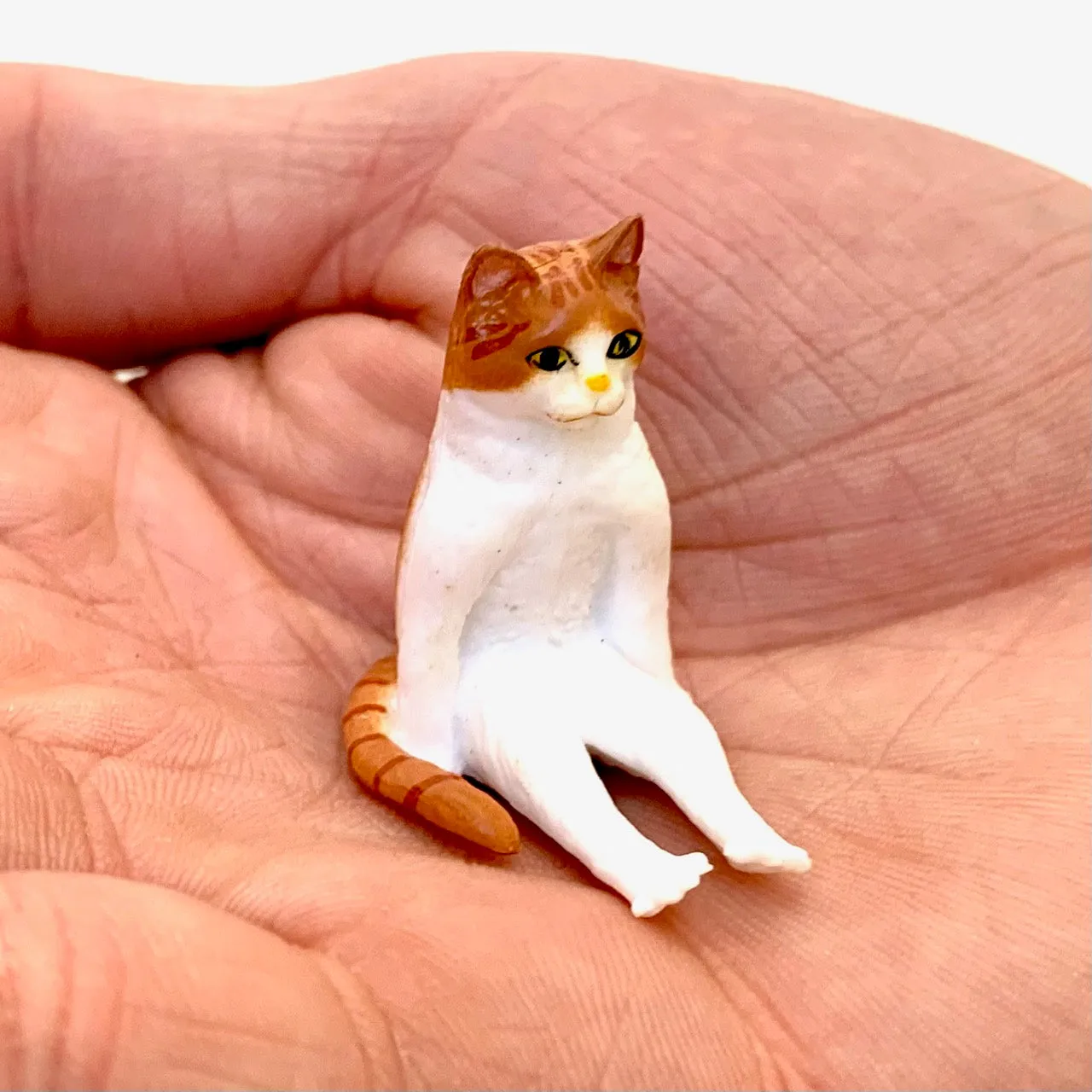 X 70891 SITTING CATS FIGURINES-DISCONTINUED