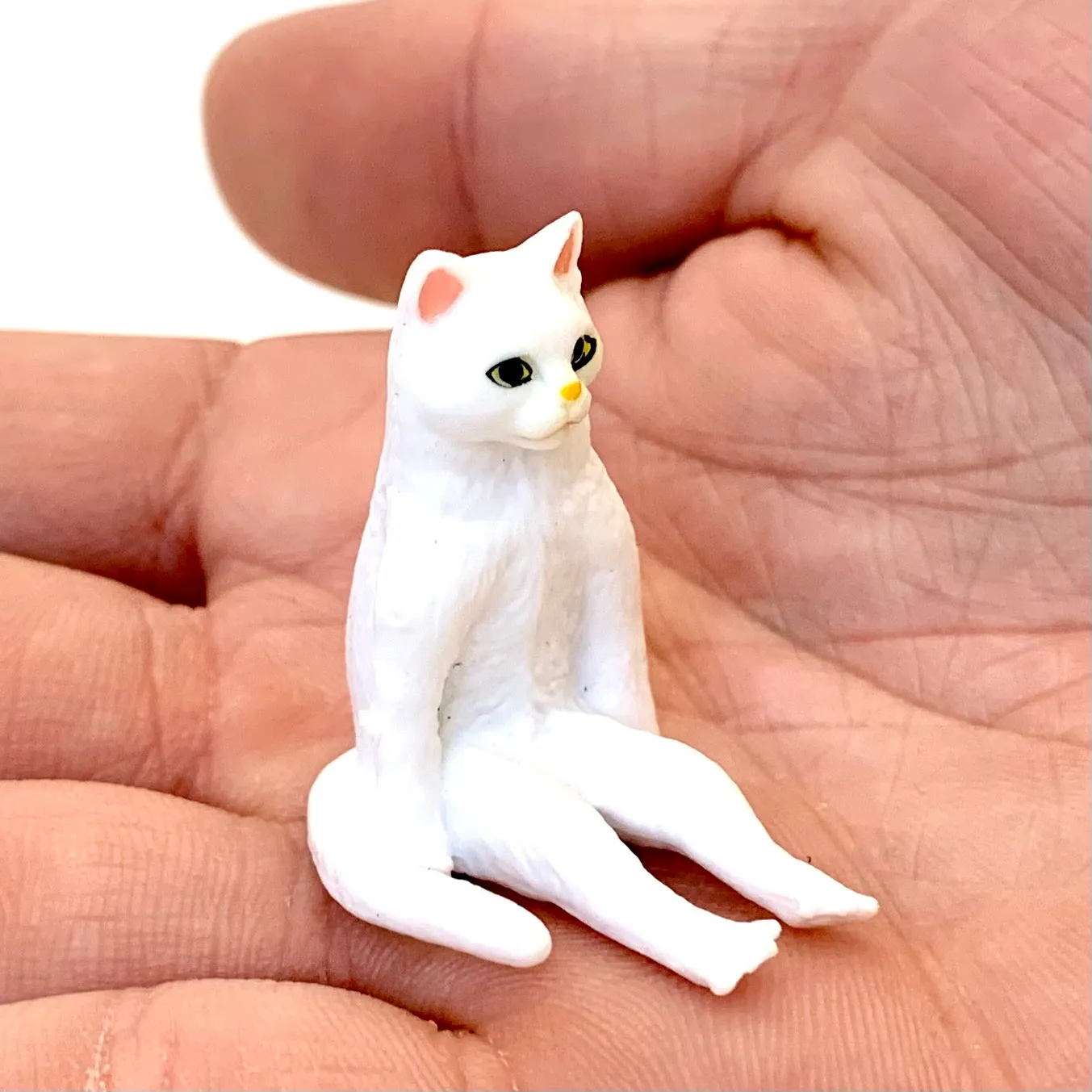 X 70891 SITTING CATS FIGURINES-DISCONTINUED