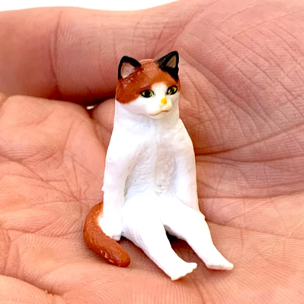 X 70891 SITTING CATS FIGURINES-DISCONTINUED