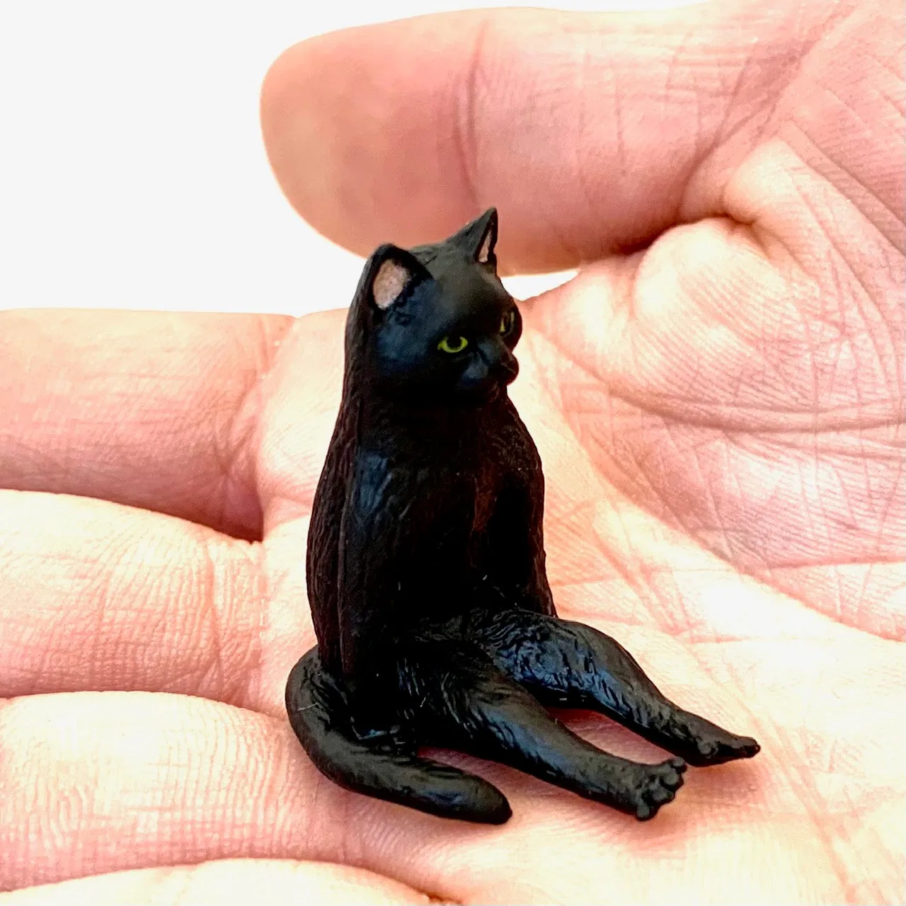 X 70891 SITTING CATS FIGURINES-DISCONTINUED