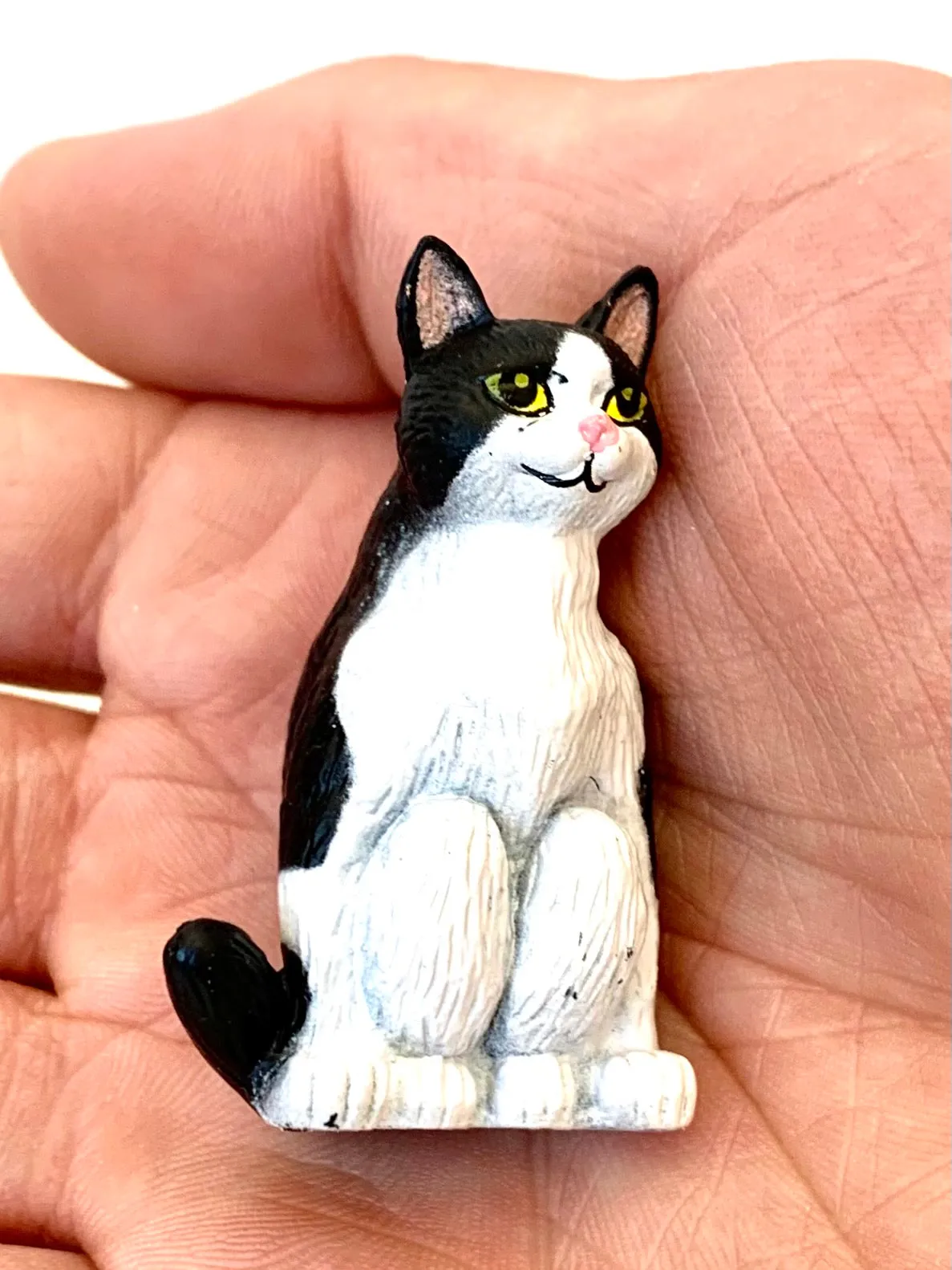 X 70892 SQUATTING CATS FIGURINES-DISCONTINUED